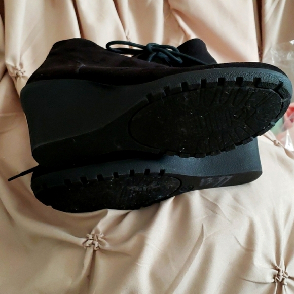 Merona Black Faux Suede Lace-Up Wedge Heel Booties Size 8 - Picture 6 of 6